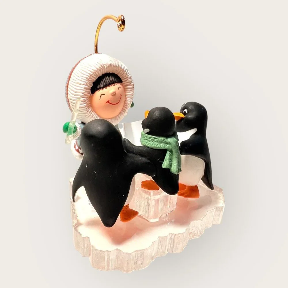 Vintage 1998 Hallmark Frosty Friends Ornament Chorus of Penguins Cool Carols